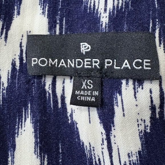 Pomander Place by Tuckernuck, Navy/White Ikat Mini, V Collar, Shirred Wrist. - Picture 5 of 14